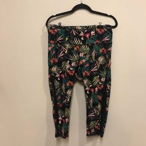 Old Navy women’s workout crop leggings